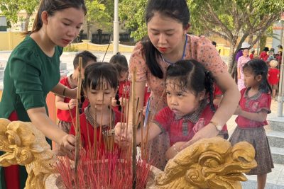 CHƯƠNG TRÌNH NGOẠI KHÓA “CHÚNG EM YÊU QUÊ HƯƠNG”